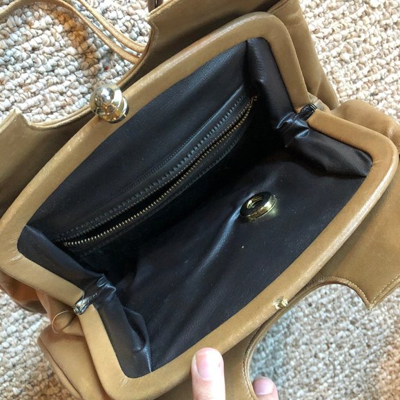 Vintage Tan Purse - Picture 4 of 8